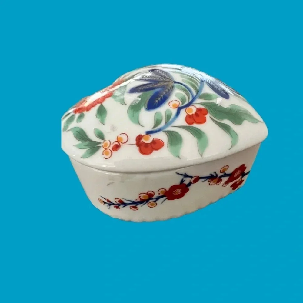 Vintage Smithsonian by Kakiemon Heart Floral Hand Painted Trinket Box Made Japan